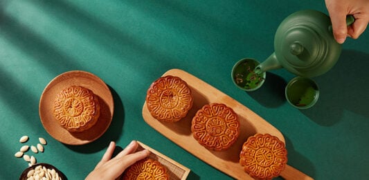 Mid-Autumn Festival: Mooncakes, Moonlight & Rituals for Love